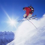 young-man-skiing-m